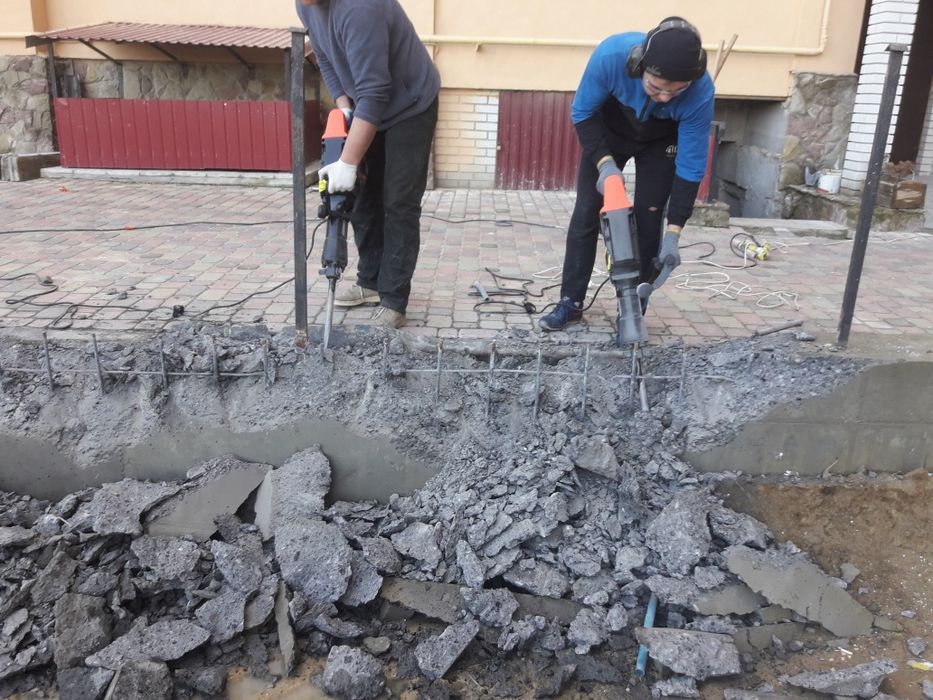 Демонтаж Тернопіль . Розбирання будинків . Демонтаж стяжки .