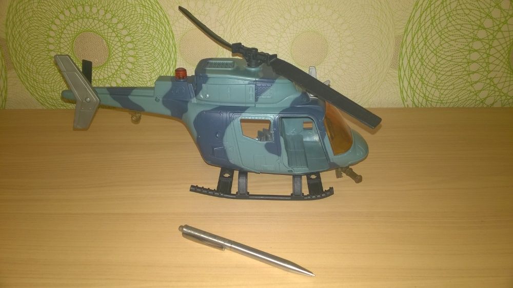 Вертолет 33х16см