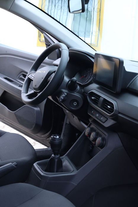 Dacia Sandero III Essential SCe 65 | Outubro 2023 | 17.000 km | Única Proprietária | Garantia Dacia
