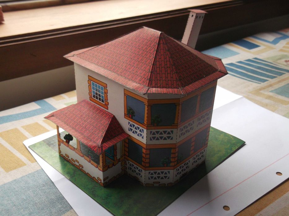 Casas em miniatura de cartão das zonas de Portugal