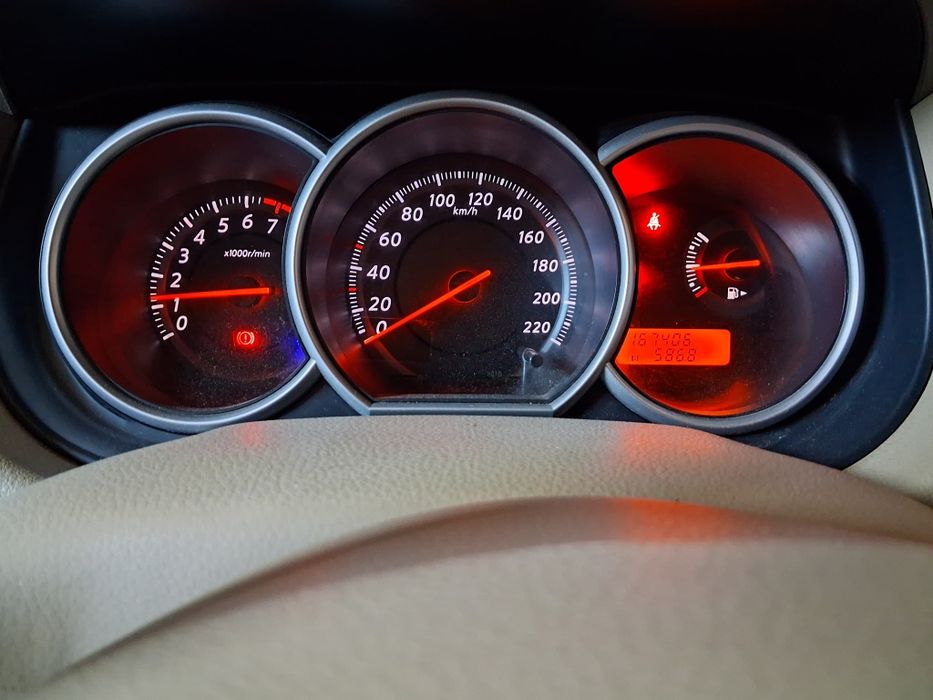 Nissan Tiida 1,6, 110km, benzyna, manual