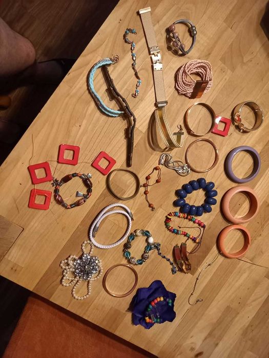 Bransoletki różne modele