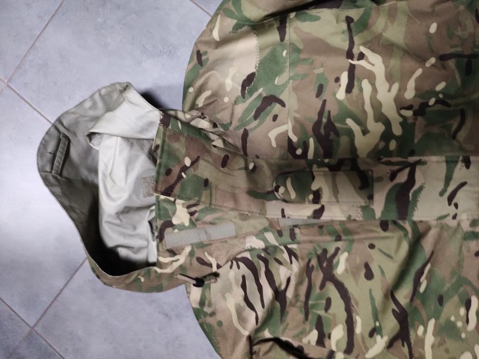 Мембранна куртка армії Великобританії.
Оригінальна непромокальна мембр