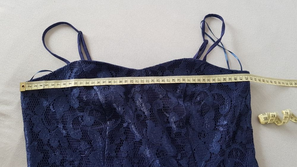 Piękna granatowa sukienka na ramiączkach