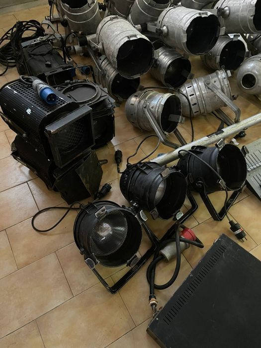 Lote Iluminação Profissional de Palco – Mesa + Dimmers + de 20 Projeto