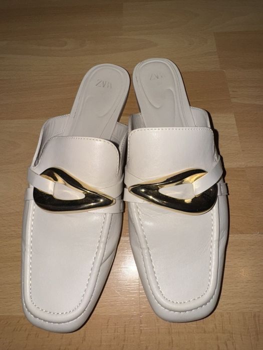 Sprzedam damskie klapki w kolorze ecru, r.39