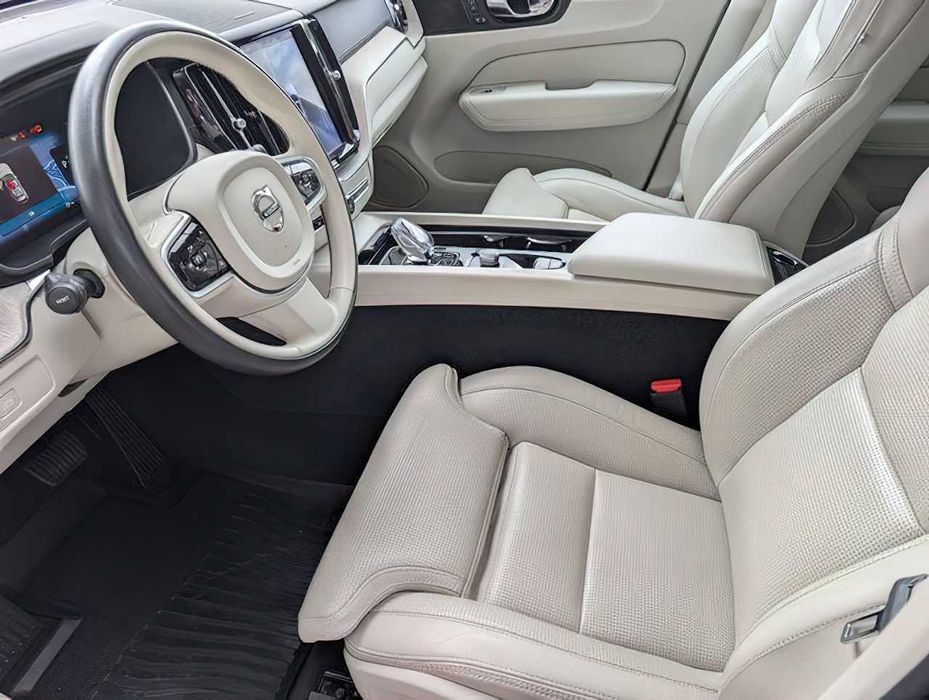 Volvo XC60 B5 Ultimate Dark Theme      2023