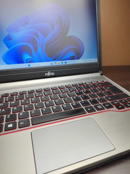 LAPTOP | Fujitsu LifeBook E736 | i5-6200U | 8GB | 128SSD | Win11