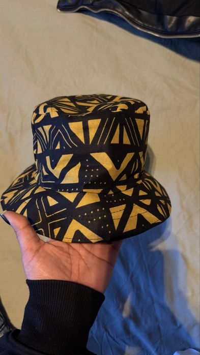 Bucket hat padrão africano