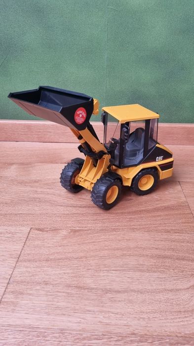 Ładowarka kołowa Caterpillar CAT Bruder