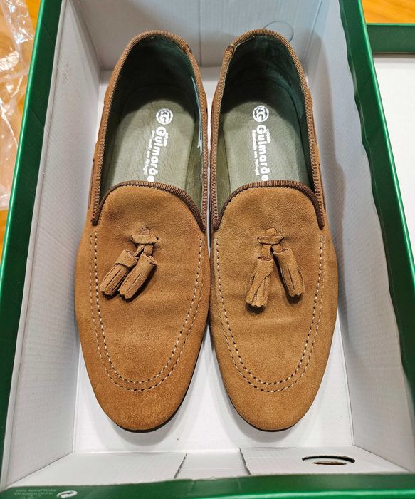 Sapatos de camurça número 40 , usados apenas uma vez , estado novo