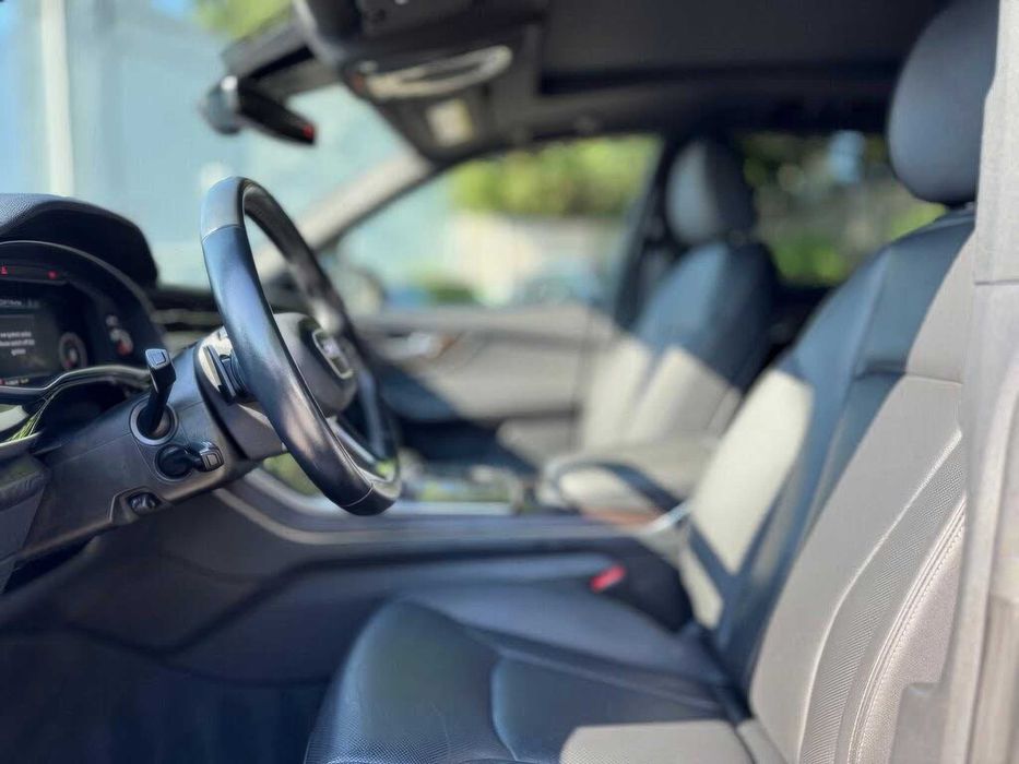 Audi Q8 quattro Premium Plus      2021