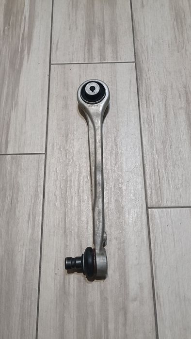 Передній правий верхній ричаг Q5 80A