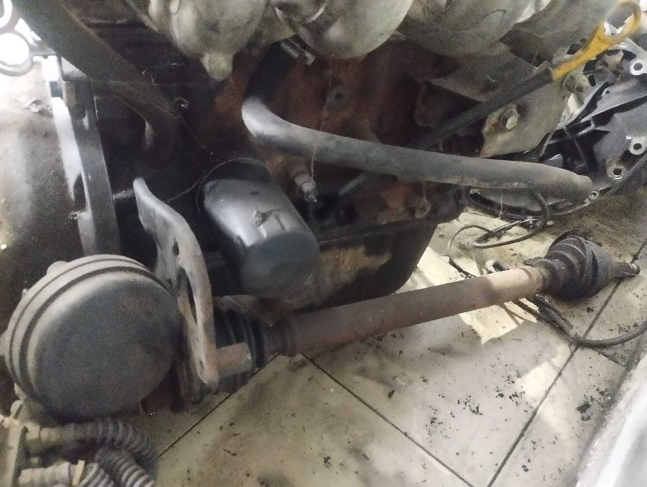 Motor e caixa Ford XR3I