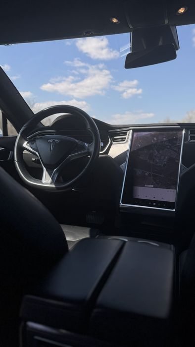 В наличии! Аренда Tesla Model S 75 прокат Тесла электромобиль авто напрокат Tesla
