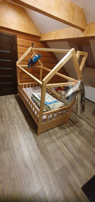 Łóżko dziecięce drewniane jak nowe