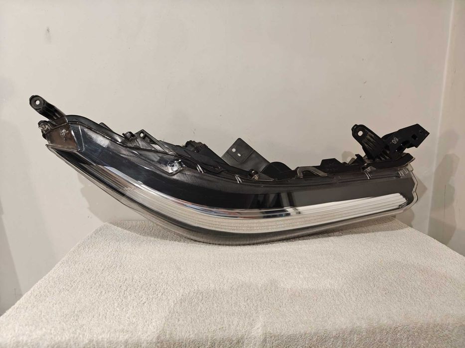 Lampa Prawy Przód LED Toyota Corolla Cross