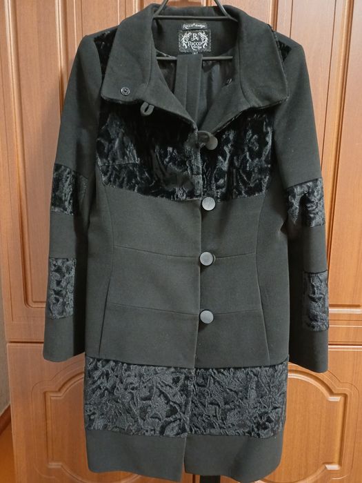 Пальто жіноче чорне