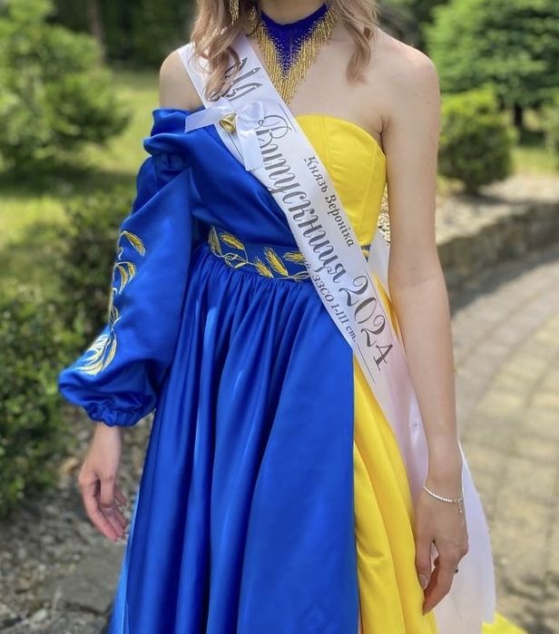 Плаття в українських тонах