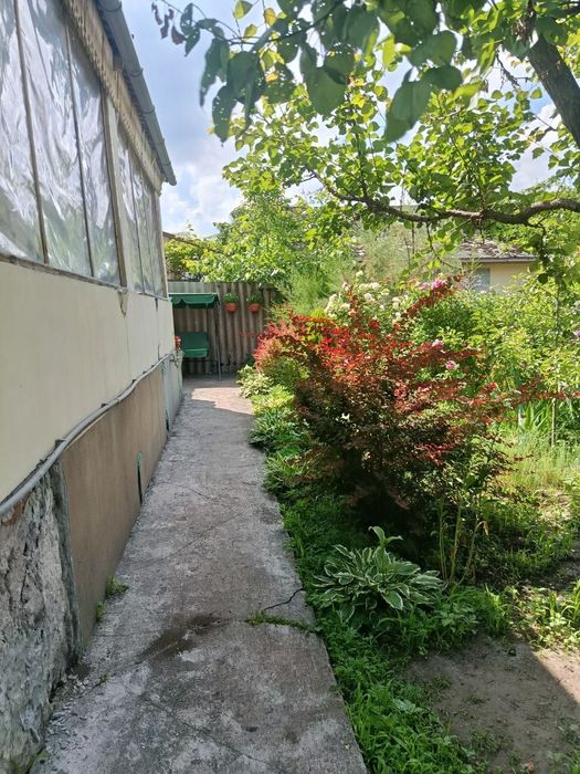 Продам 1/2 будинку район Черемушки України