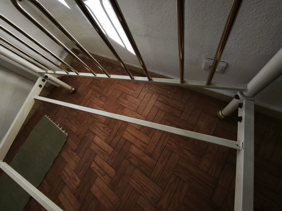 Cama + estrado de madeira
