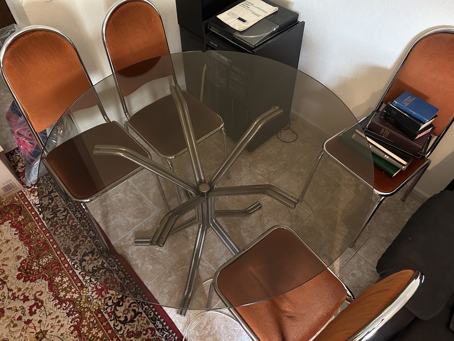 Mesa de Vidro com 6 Cadeiras