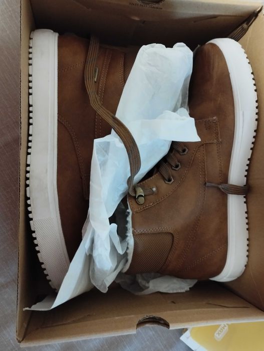 Bota em ótimo estado para rapaz