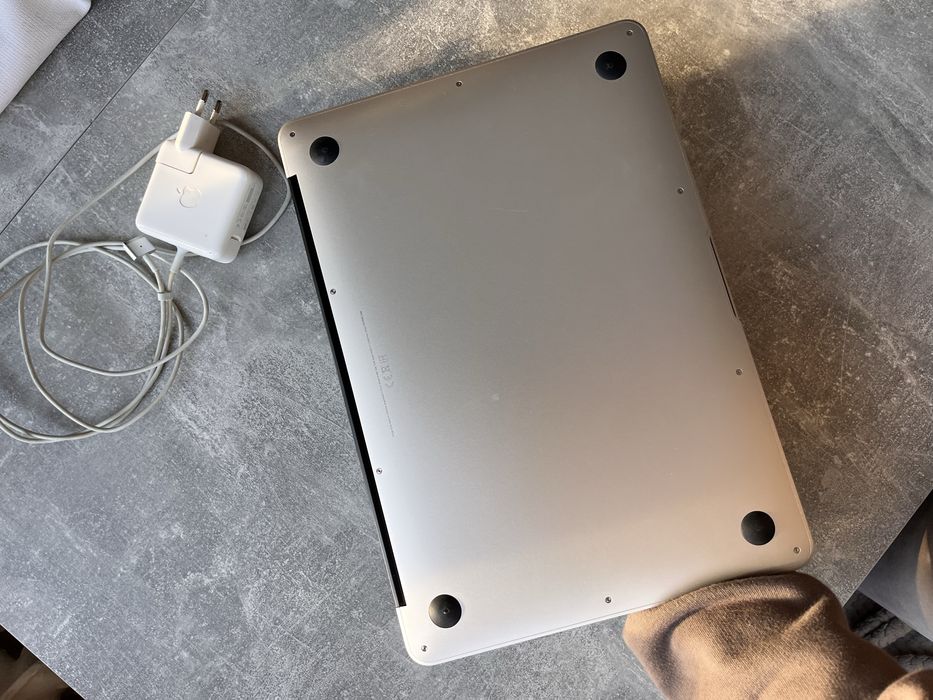 MacBook Air 13″ (2017, model MacBookAir7,2