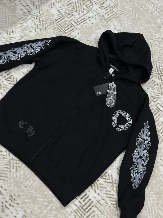Зіпка на хутрі Chrome Hearts.