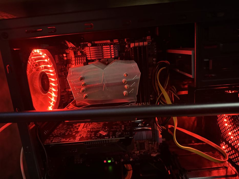 Komputer gamingowy , komputer biurowy - cs2