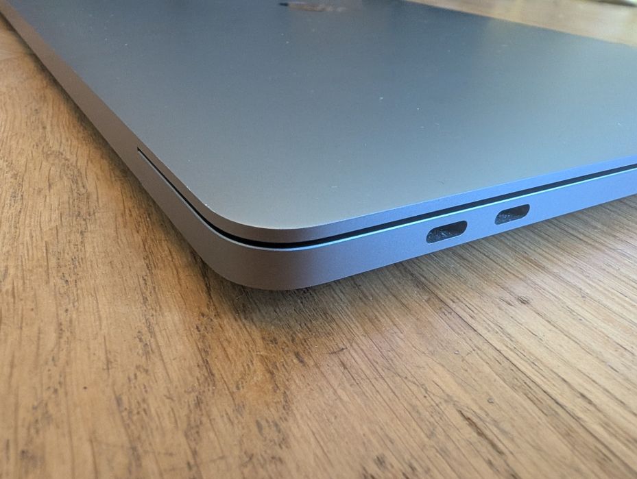 MacBook Pro 16" 2021 a2141, і9, 16/1 ТБ, 5600М!! як новий, ЕКСКЛЮЗИВ
