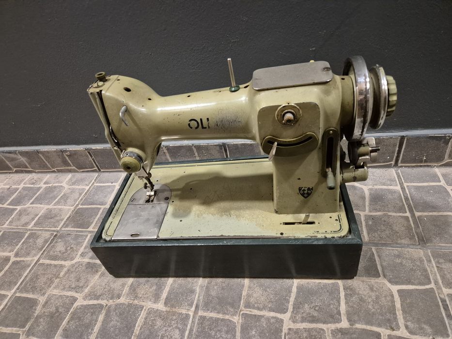 Maquina de costura oliva cl50 antiga coleção