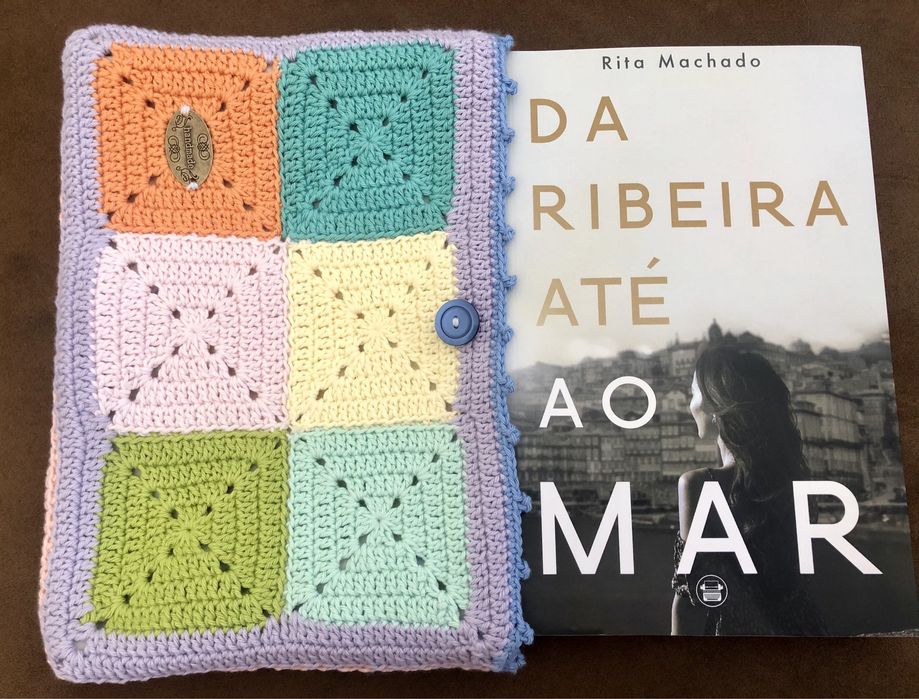 Capa para livro em crochet