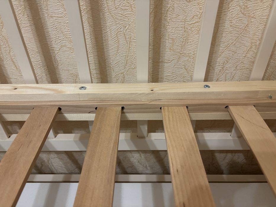 Дитяче ліжечко з маятниковим механізмом