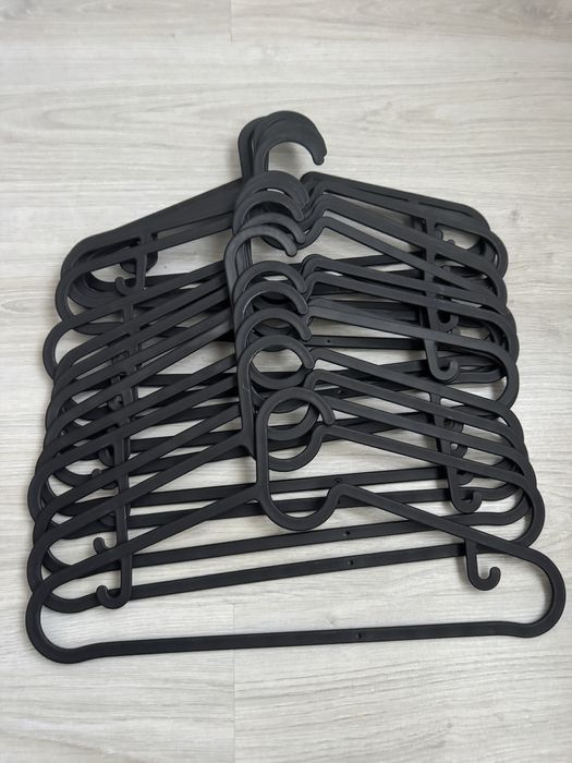 17 cabides pretos IKEA