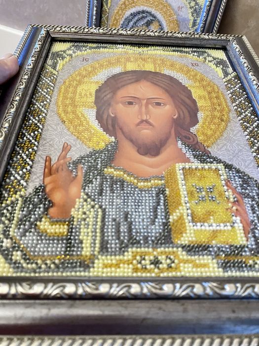 Весільна вінчальна пара, іконки вишиті бісером.