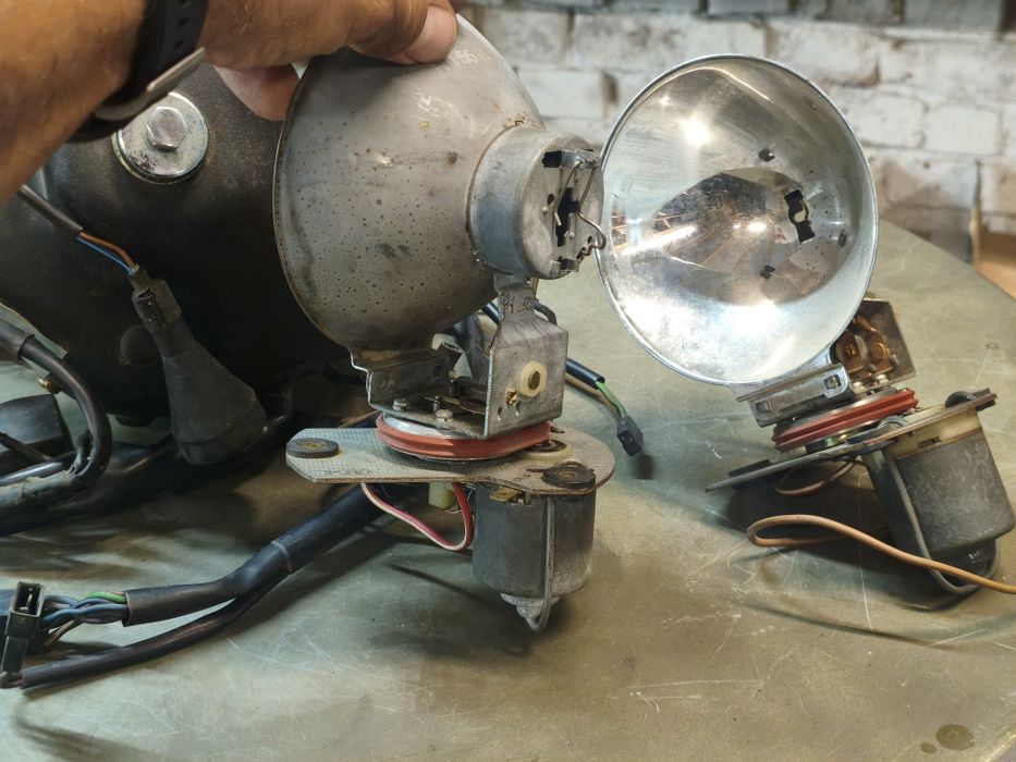 BMW R75 R80 r100 lampa reflektor kierunkowskazy lusterka boczki kołpaki emblemat koguty lampa błyskowa policja Hella KL70 niebieska halogen