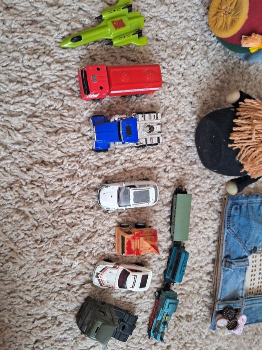 Отдам игрушки, машинки для мальчика