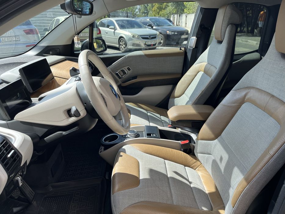 Електромобіль BMW I3