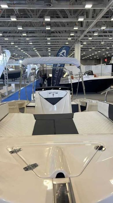 Nowa łódź OPEN: Trimarchi PETRA - dł. 6,70m/8 osób - od boatcenter.pl