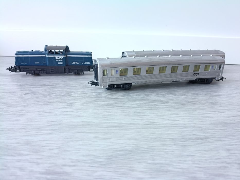 Locomotiva V100 + carruagens inox H0