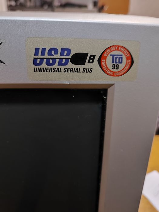 Монитор LG fletron HD USB f700p