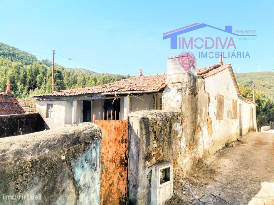 Casa de campo T5 com quintal e terreno junto a ribeira, freguesia d...