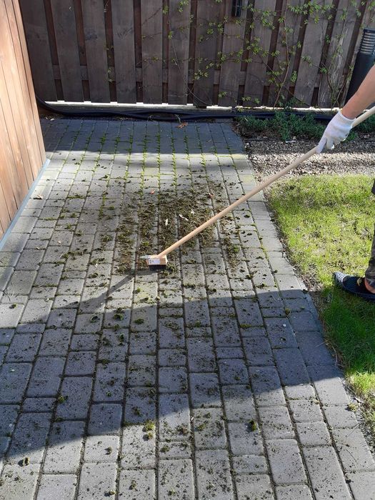 Послуги прибирання для ОСББ та ЖБК, прибирання під'їздів та території.