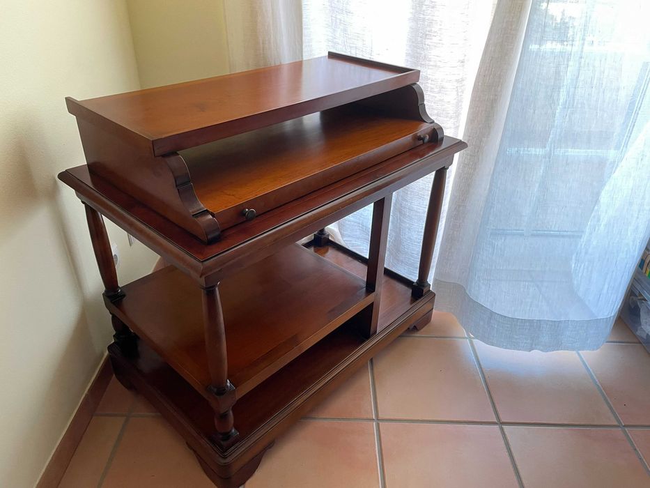 Móvel em madeira maciça (Carvalho)