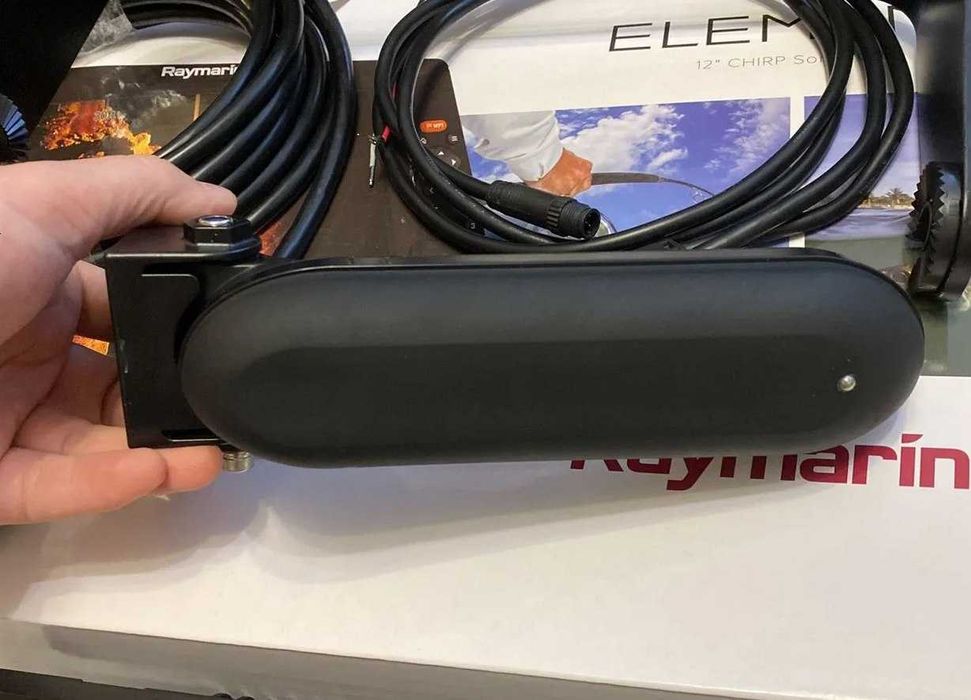 Echolot Raymarine Element 12 HV com HV-100 quase novo