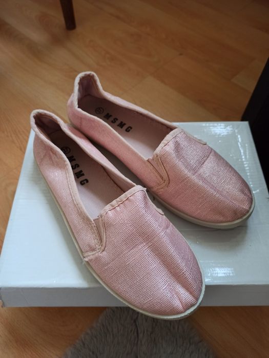 Płaskie buty, baleriny damskie