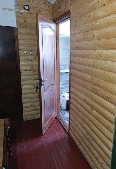 Продаж гостинки 19 м2 з косметичним ремонтом біля метро Холодна Гора.