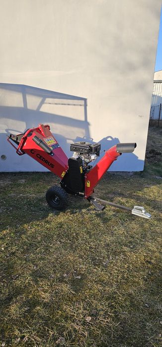 Wynajem rozdrabniacz do gałęzi rębak cedrus RB02pro do12cm i RB04pro