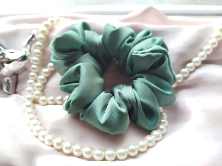 Gumka scrunchie satyna jedwabna Armani szałwia